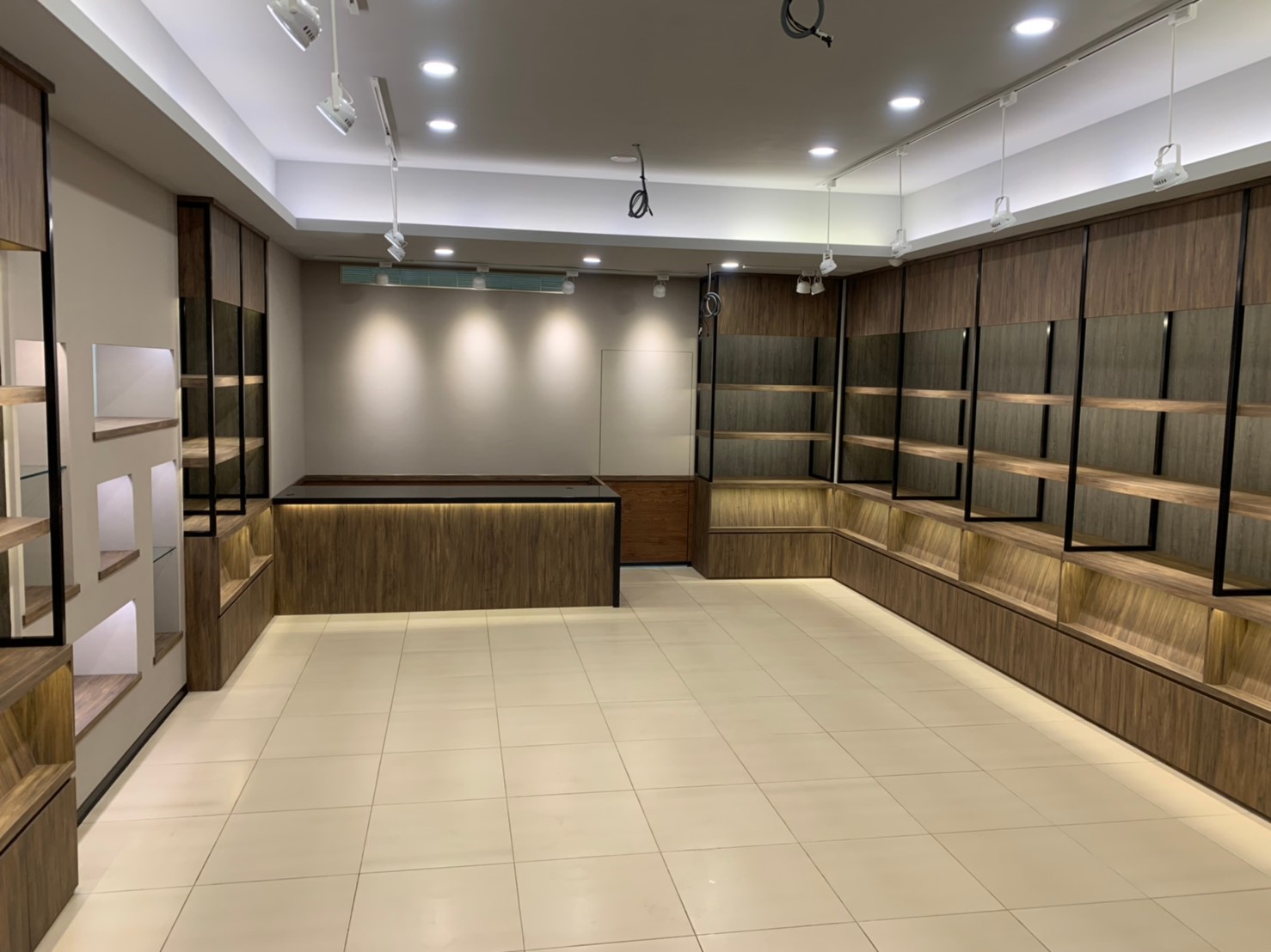 商業空間-威士忌(高雄青年店)